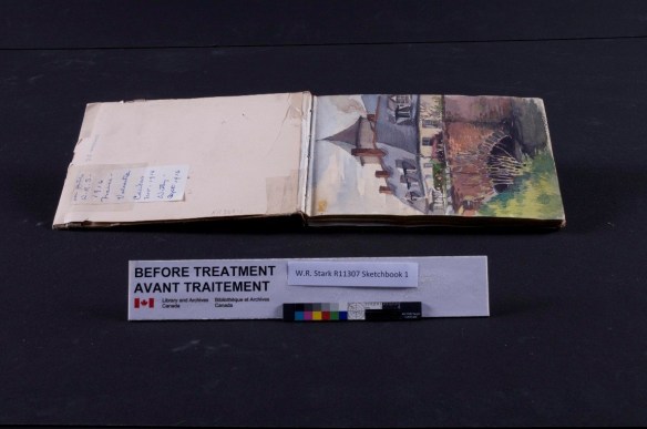 Exemple d’un traitement de restauration requis : le ruban adhésif doit être retiré.