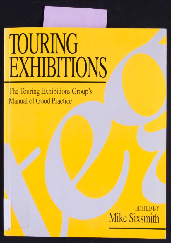 Feuillet autoadhésif utilisé comme signet