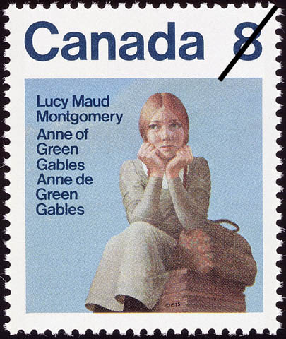 Timbre orné d’un dessin d’une jeune fille rousse assise sur une boîte. Elle a une sacoche en cuir à côté d’elle et semble réfléchir ou attendre quelqu’un.