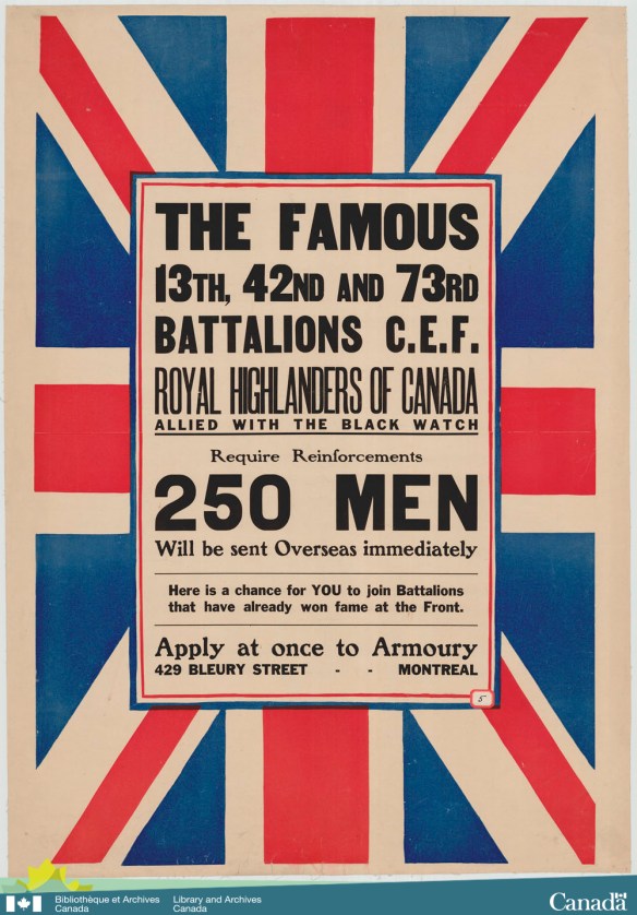 Affiche en couleur de l’Union Jack (drapeau de l’Union royale) présenté de côté et accompagné d’un avis de recrutement pour les 13e, 42e  et 73e bataillons, connus comme le Royal Highlanders of Canada et alliés avec la Black Watch. 