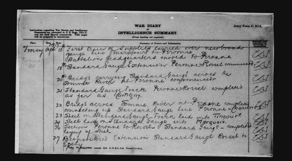 Une reproduction en noir et blanc d’une page manuscrite portant l’inscription suivante datée du 15 avril 1917 : « […] le quartier général du bataillon a été déménagé à Peronne. »