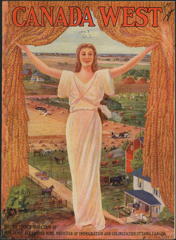 Page couverture d’un atlas en couleur présentant une femme blonde qui porte une robe de style grec et qui tient un rideau de blé doré ouvert afin de révéler une scène agricole avec tout ce que cela suppose de champs verts et dorés, de fermes, d’étables et de bétail. 