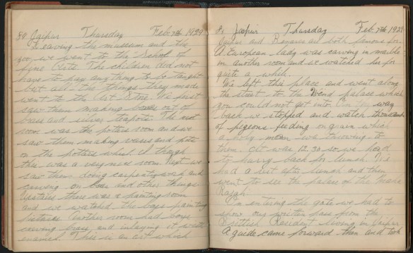 Photo en couleur montrant deux pages d’un journal personnel.