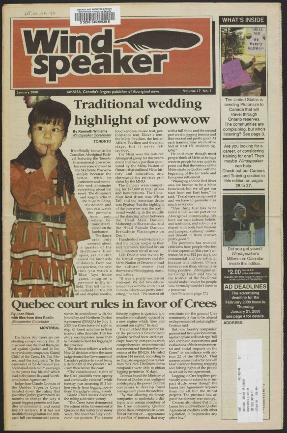 La première page d’un journal imprimé en couleur titré: Wind Speaker avec le sous-titre AMMSA, l’éditeur canadien avec le plus de nouvelle autochtone [AMMSA, Canada’s largest publisher of Aboriginal news]. Les manchettes principales : Des noces traditionnelle le point culminant du powwow [Traditional wedding highlight of powwow] et la cour québécoise juge en faveur des Cris [Quebec court rules in favor of Crees].
