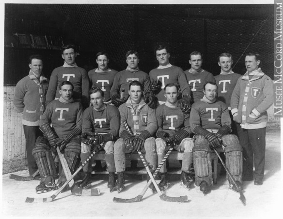 Photographie en noir et blanc des Blueshirts de Toronto en 1914.