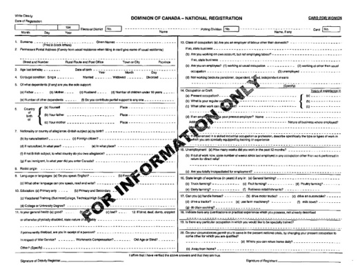 Un questionnaire dactylographié sur deux colonnes intitulé « Dominion of Canada — National Registration Card for Women (Dominion du Canada – Carte d’immatriculation nationale pour femmes) ». La mention « For Information Only » (À titre indicatif seulement) est inscrite en biais au milieu de la page.