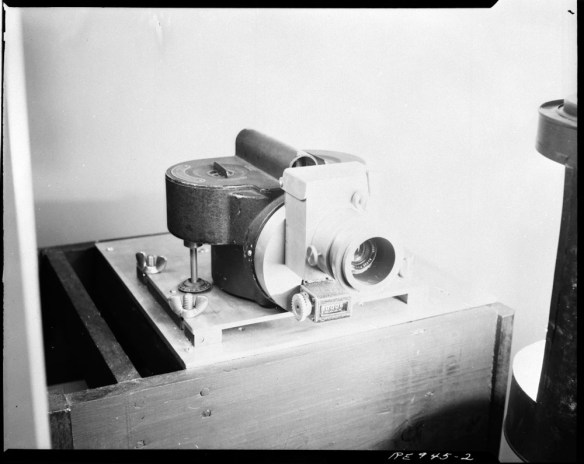 Photo noir et blanc d’un ancien appareil photo, 1943.