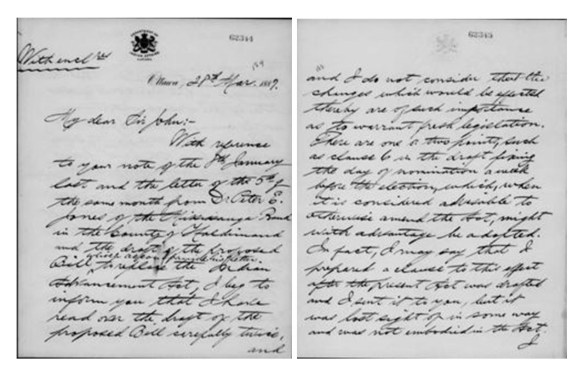 Microfilm noir et blanc montrant deux pages manuscrites, rédigées sur du papier à en-tête du ministère des Affaires indiennes.