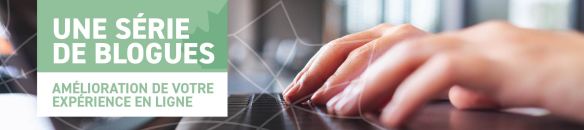 Doigts sur un clavier d'ordinateur.