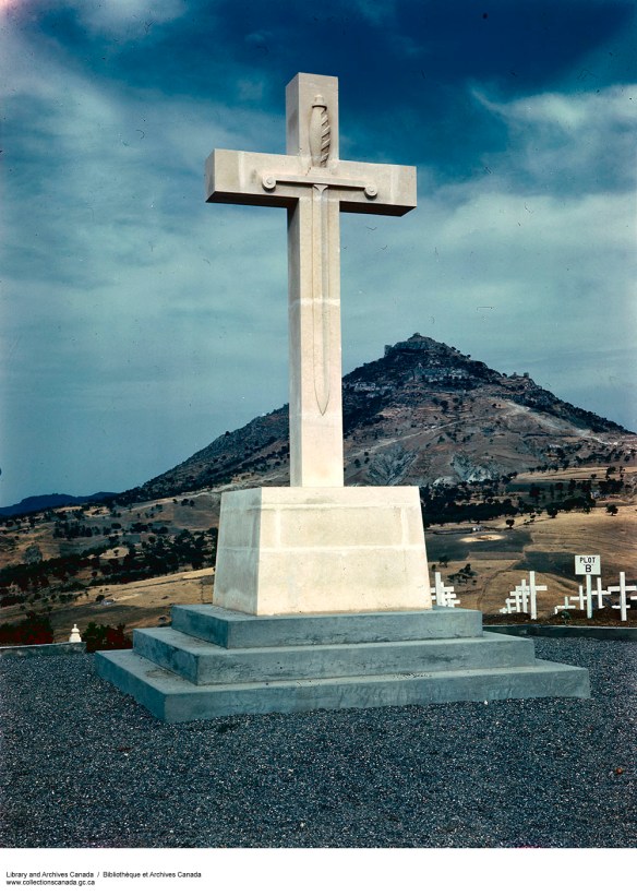 Le cimetière canadien à Agira, en Italie, où sont enterrés des soldats canadiens ayant péri lors de la campagne de Sicile en 1943.