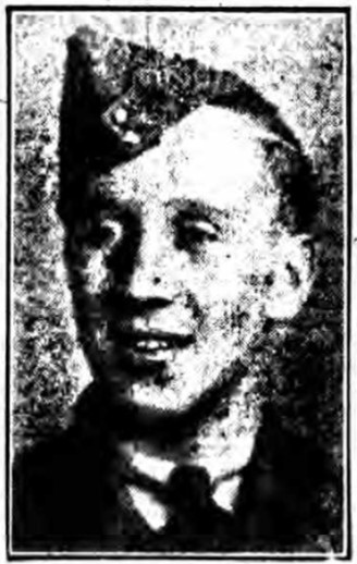 Photo noir et blanc d’un jeune homme vêtu de son uniforme militaire.